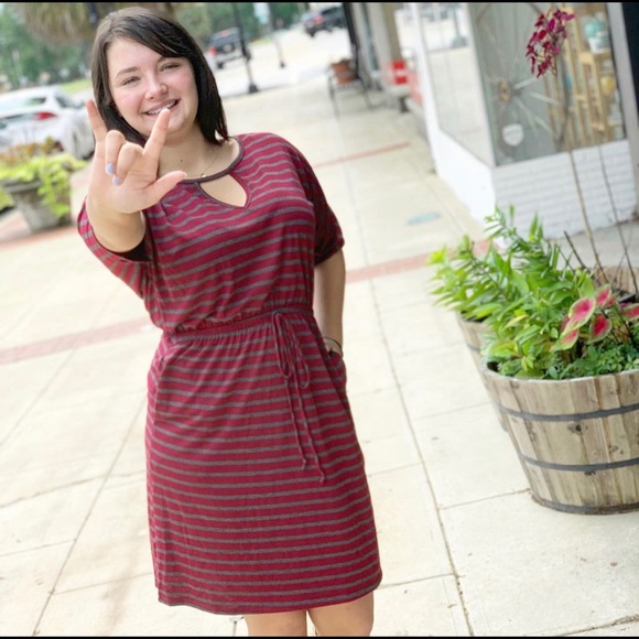 Burgundy Pocket Dress - Picture 1 of 2